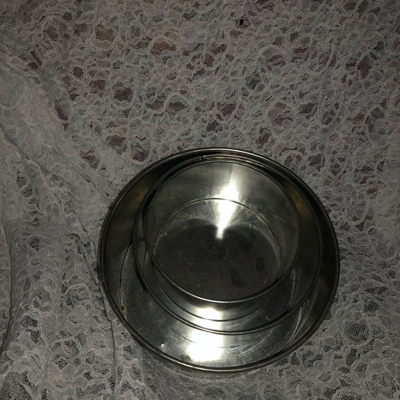 A set of three fruitcake/ wedding cake baking pans. Non removable bottoms - Picture 6 of 13